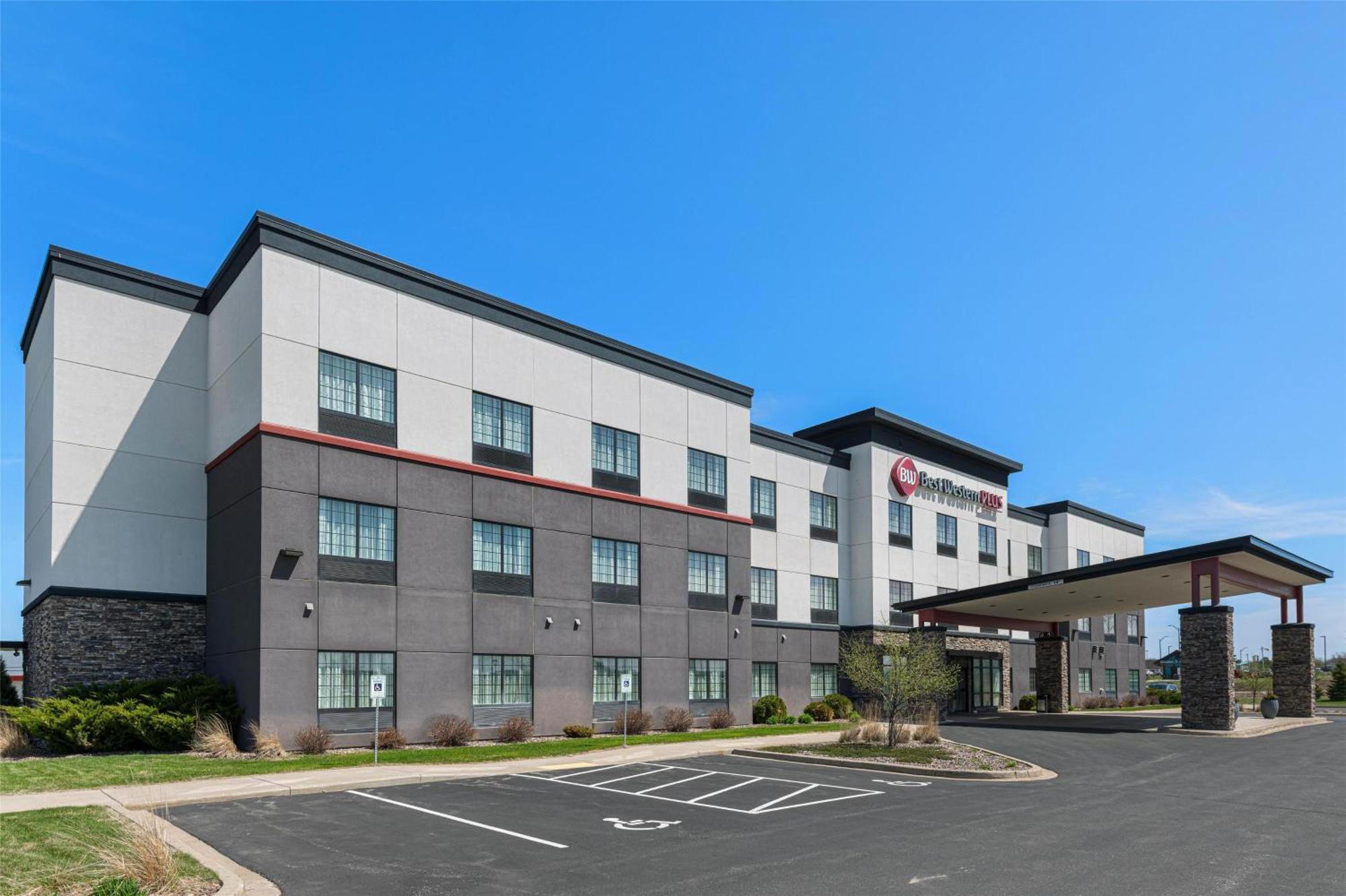 Best Western Plus New Richmond Inn & Suites Экстерьер фото