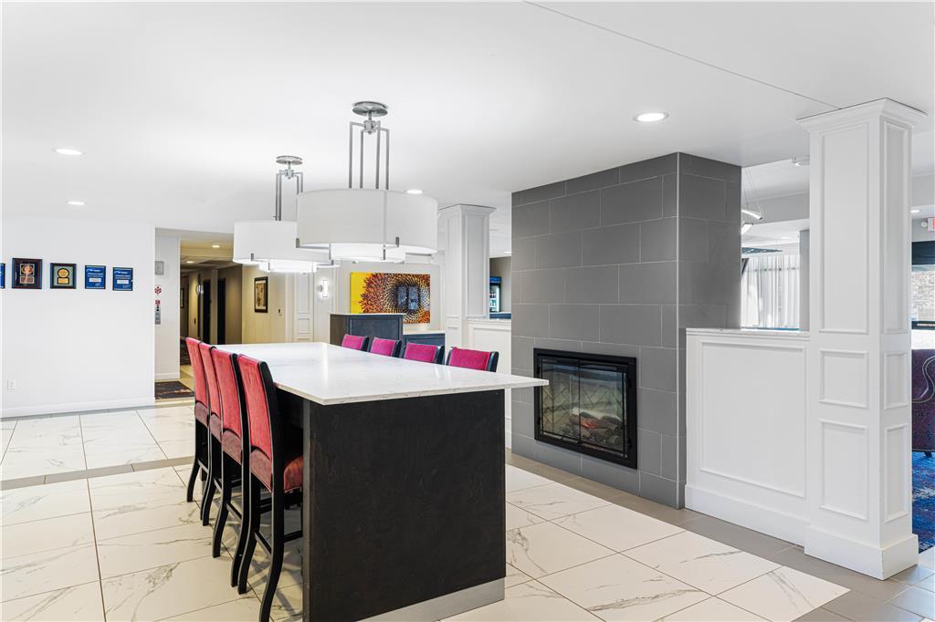 Best Western Plus New Richmond Inn & Suites Интерьер фото